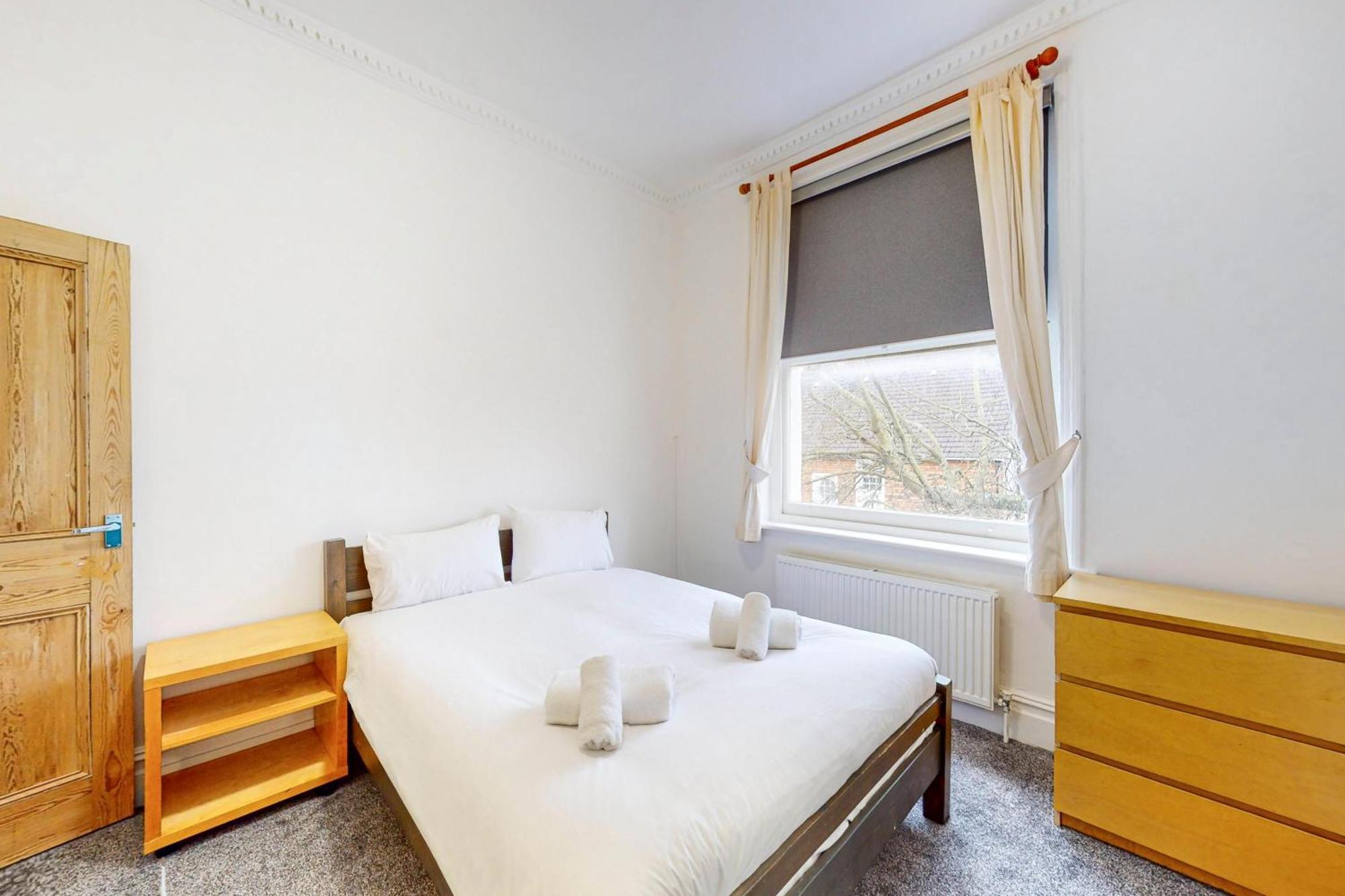 Modern 2 Bed Apt-7 Minutes From The Thames River * Londra